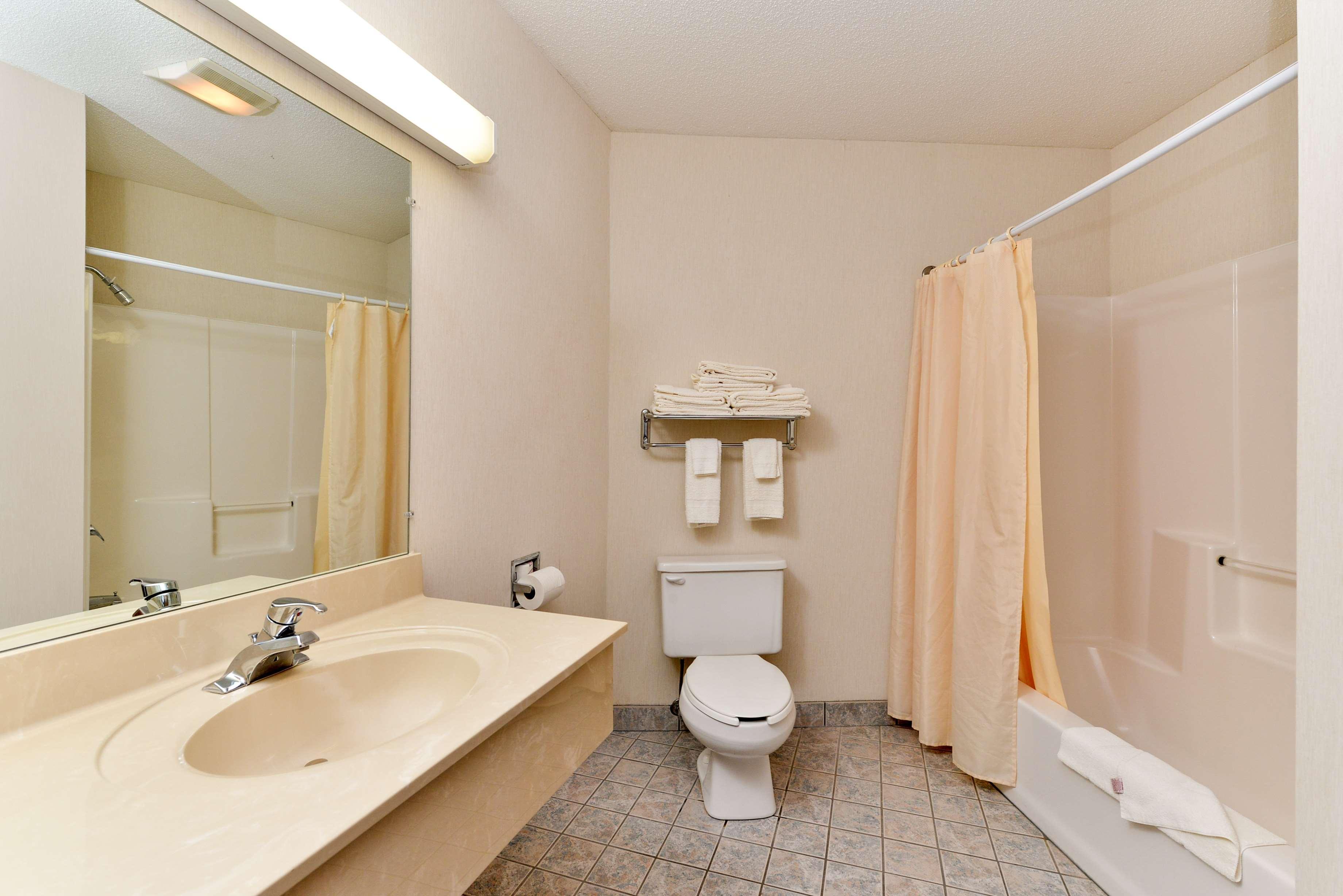 Americas Best Value & - Tahquamenon Country