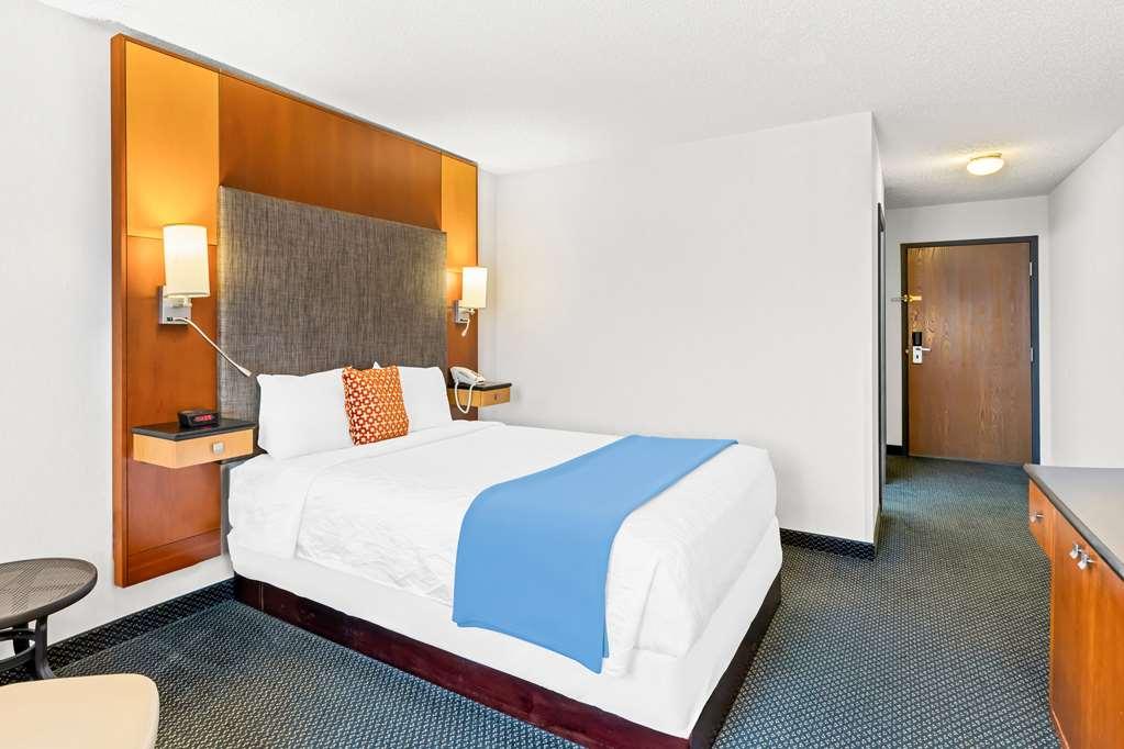 Americas Value & - Tahquamenon Country Hotel