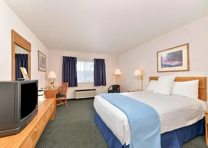Americas Best Value Inn & Suites - Tahquamenon Country
