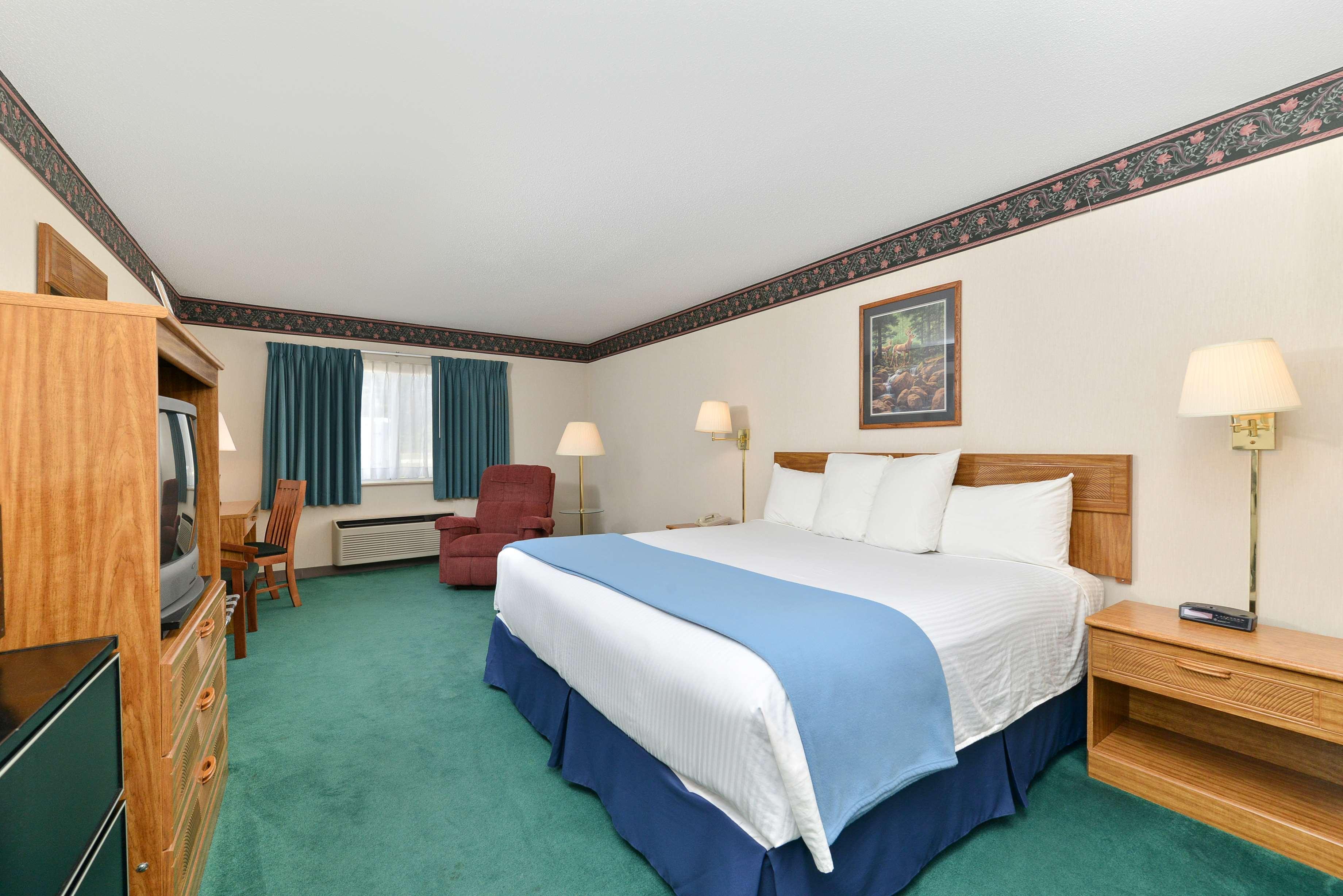 Americas Value & - Tahquamenon Country