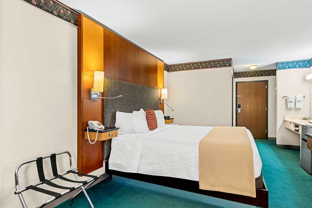Americas Value & - Tahquamenon Country Hotel