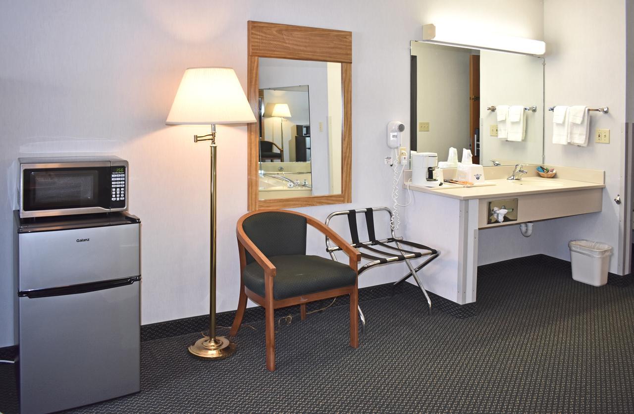 Hotel Americas Value & - Tahquamenon Country
