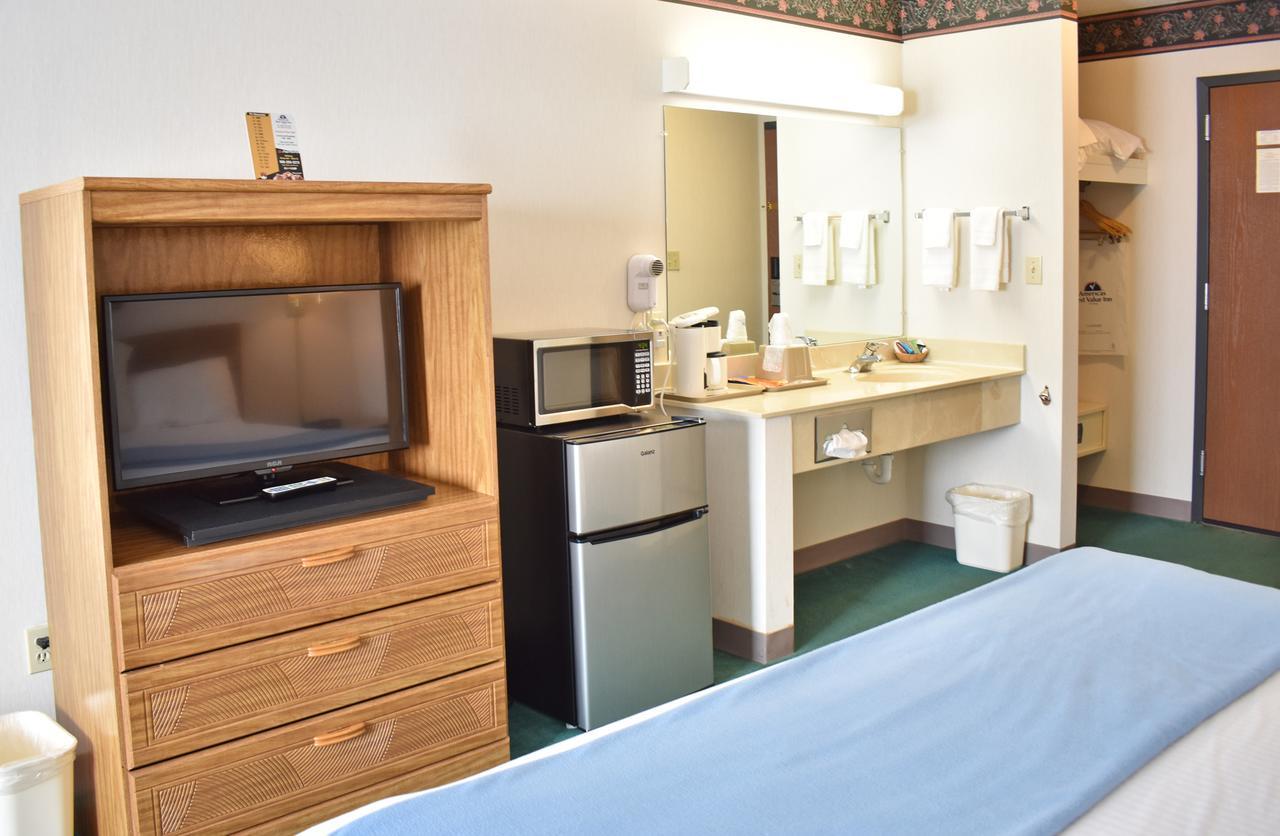 Americas Value & - Tahquamenon Country Hotel Newberry
