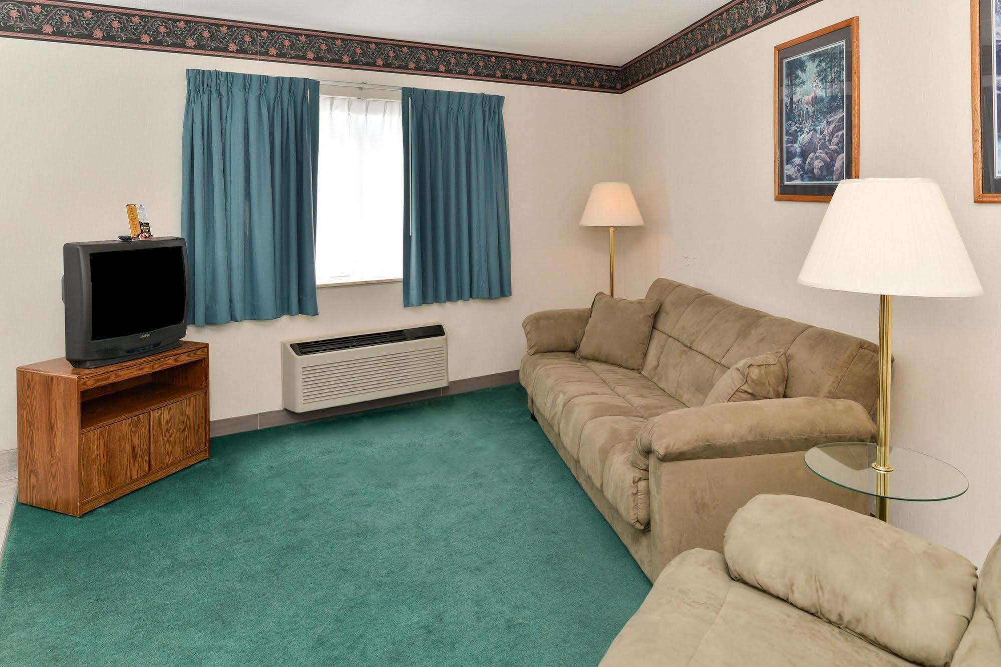 Hotel Americas Value & - Tahquamenon Country Newberry